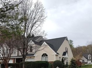 31 Pickwick Pl, Greensboro, NC 27407