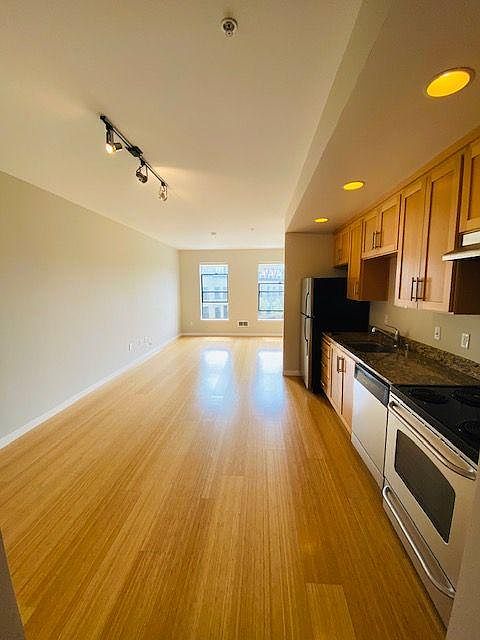 1st image of 660 King St Unit 263