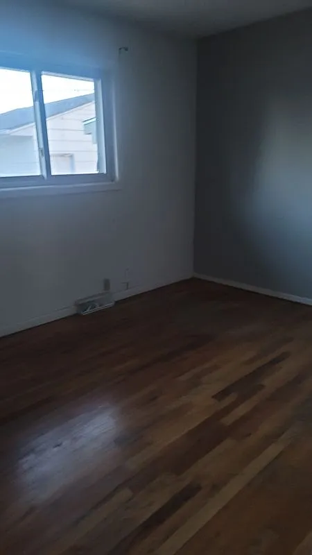 6 bed, 2.0 bath, 4000 sqft, $2,900 — Photo 3