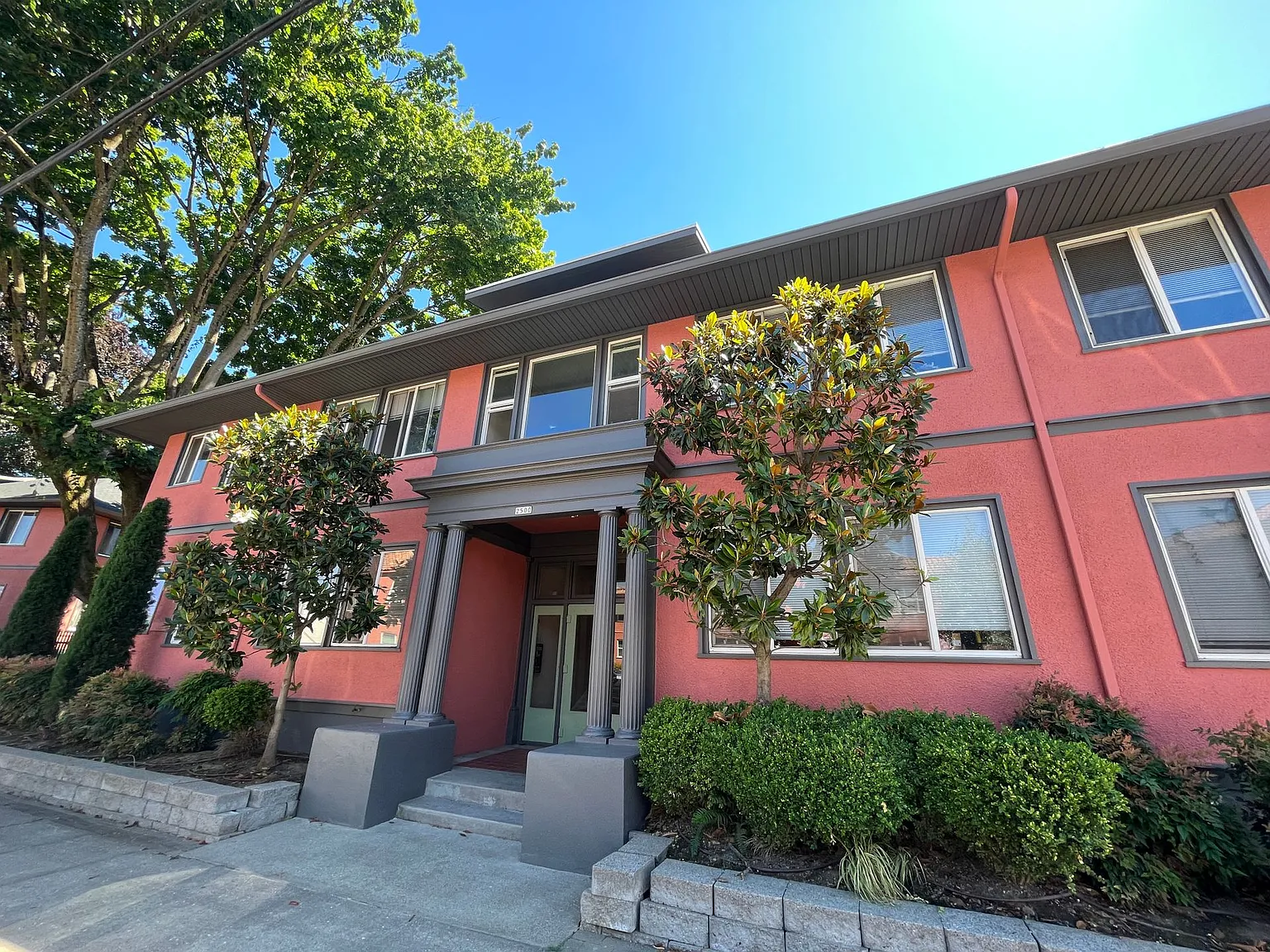 Rose Court by Star Metro — Photo 2