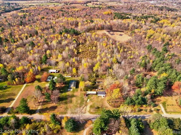 5480 Hess Rd, Vassar, MI 48768