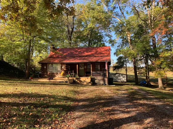 4 Lake Chadesa Dr, Hurricane, WV 25526