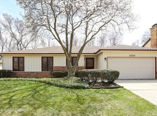1520 77th St, Naperville, IL 60565