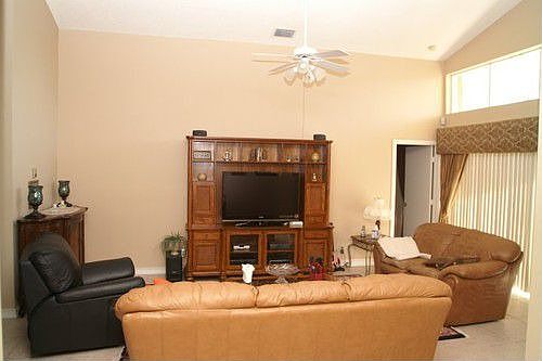 4th image of 1057 Fairfax Cir W