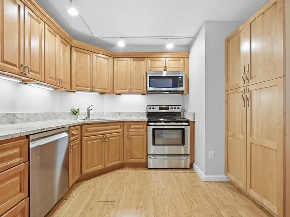 151 Coolidge Ave APT 712, Watertown, MA 02472