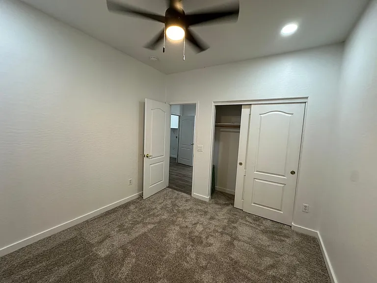 15238 W Custer Ln — Photo 7