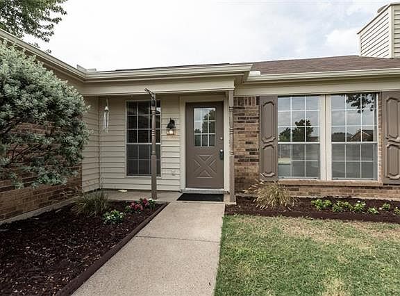 3rd image of 3825 Flintwood Trl