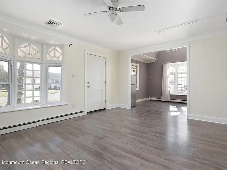 424 Seaman Ave — Photo 10