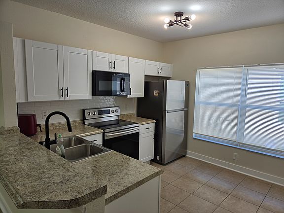 3rd image of 10347 Lakeside Vista Dr
