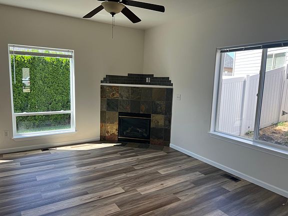 3rd image of 3306 NE 42nd Pl APT B