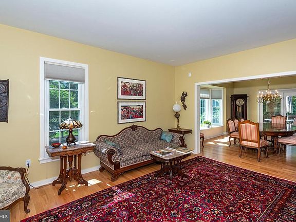 4th image of 160 Cotswold Ct