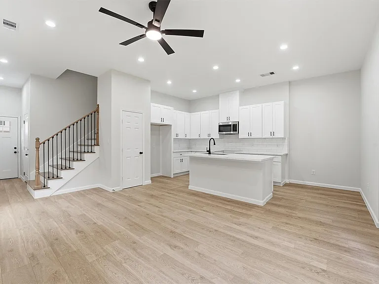 4354 Clover St #B — Photo 6
