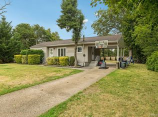 111 Berry St, Lindenhurst, NY 11757