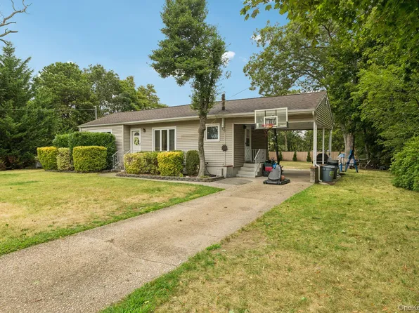 111 Berry Street, Lindenhurst, NY 11757