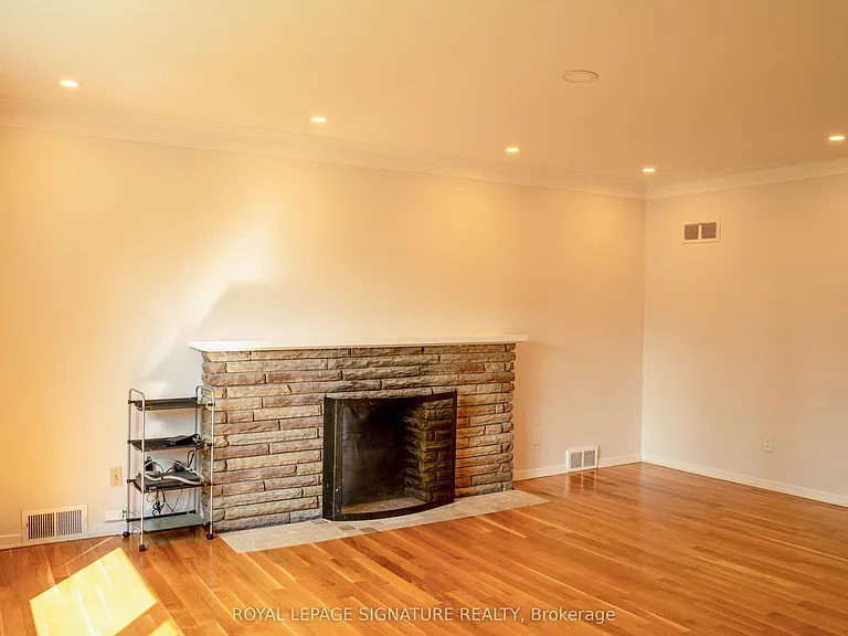 42 Kingsview Blvd — Photo 7