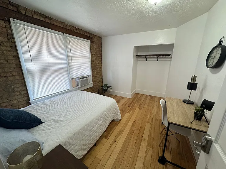 156-162 168 I St — Photo 1