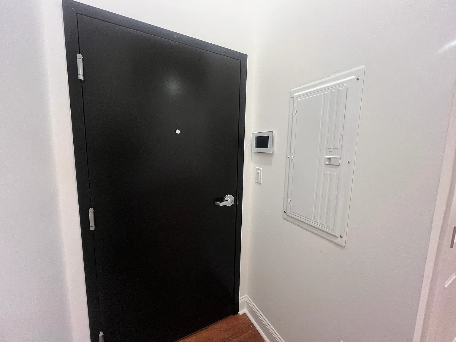 1 bed, 950 sqft, $2,300 — Photo 4