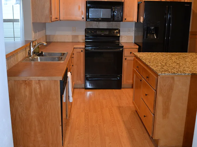 2646 N Larchmont Ave — Photo 9