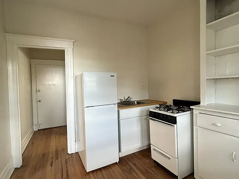 The Sherman Apartments — Photo 7