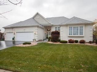 2070 Robinwood Dr, Algonquin, IL
