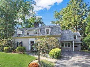 33 Wyncote Rd, Ho Ho Kus, NJ 07423