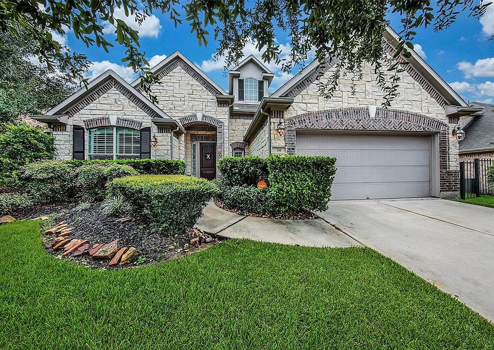 1st image of 34 Woodmoor Pl