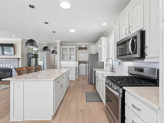 4th image of 240 Longden Dr