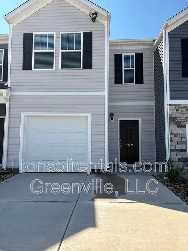 3 bed, 2.5 bath, 1462 sqft, $1,650 — Photo 1