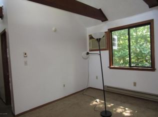515 Country Place Dr, Tobyhanna, PA