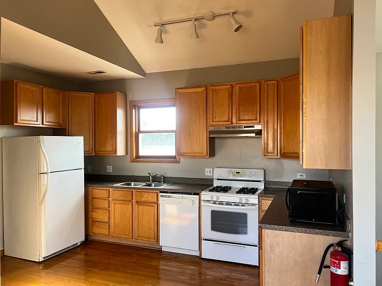 2445 W Polk St #3 — Photo 7
