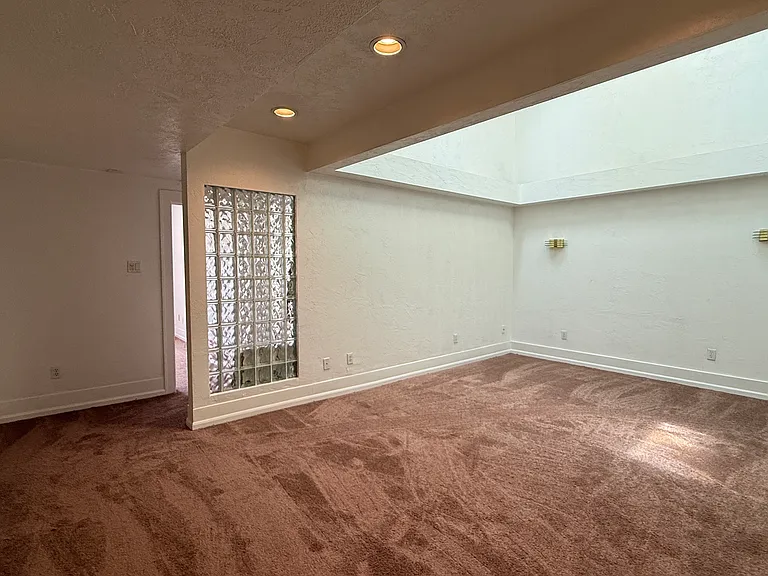 329-331 Castle Shannon Blvd — Photo 4