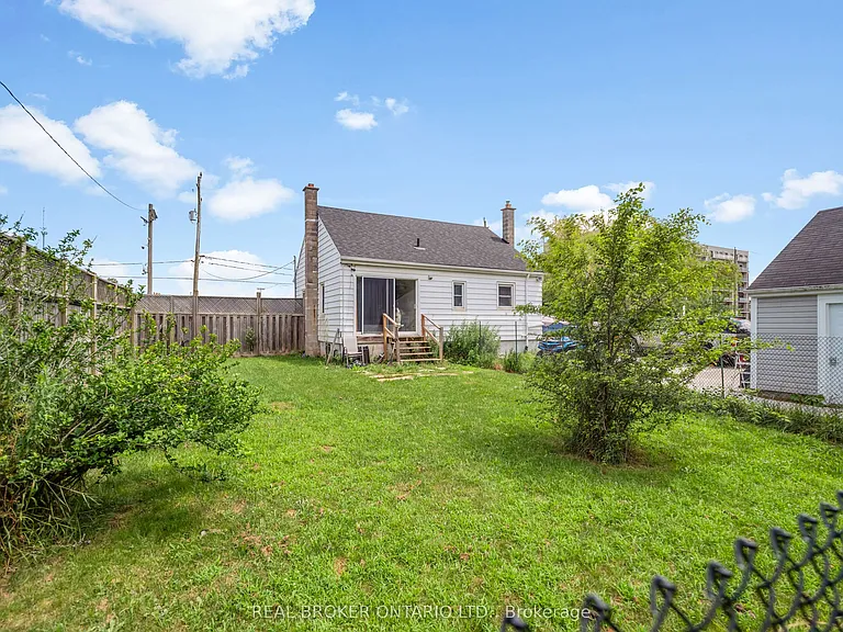 1019 Niagara St — Photo 4
