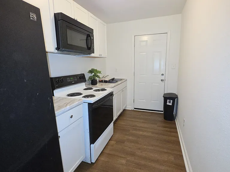 541 Okaloosa St #543 — Photo 5