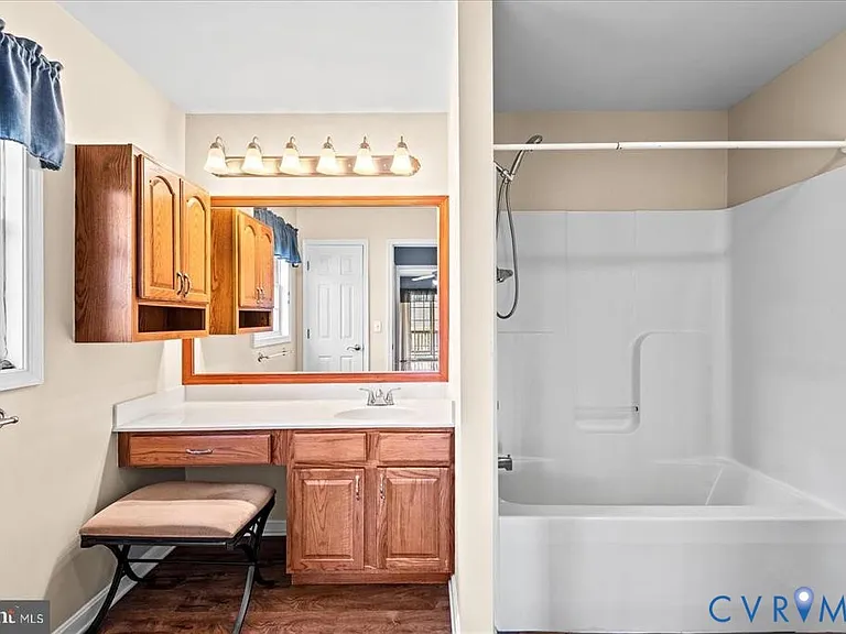 686 Lake Caroline Dr — Photo 33