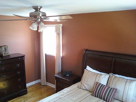 3rd image of 27 Dogwood Dr