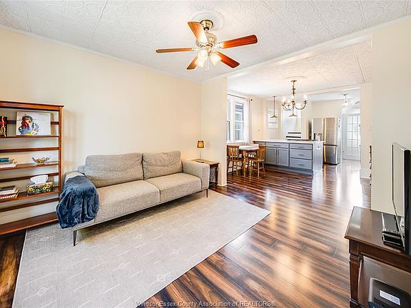 5th image of 1641 Hall Ave
