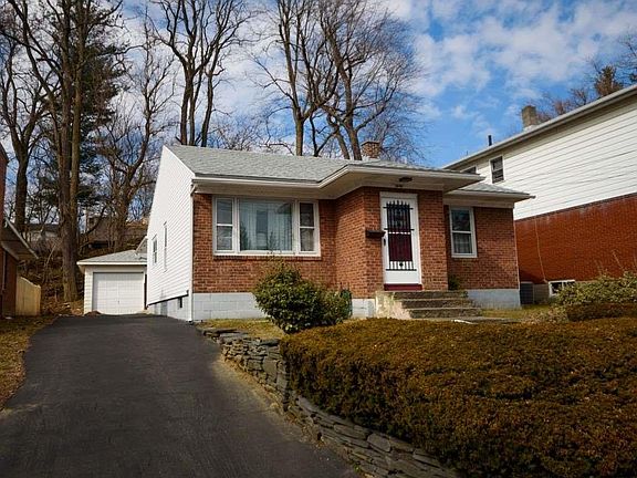 2nd image of 40 Daytona Ave