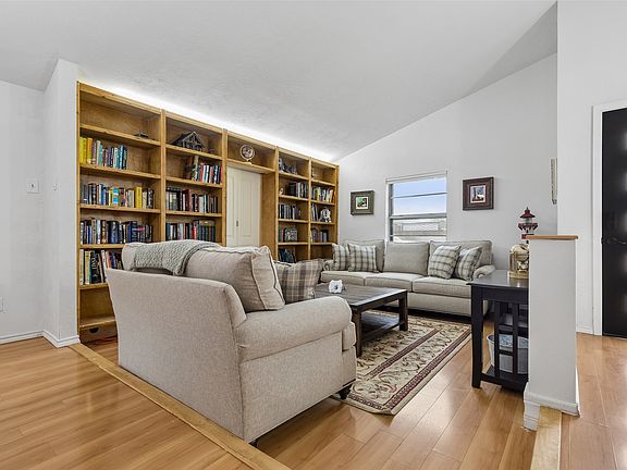 5th image of 713 Kathryn Dr