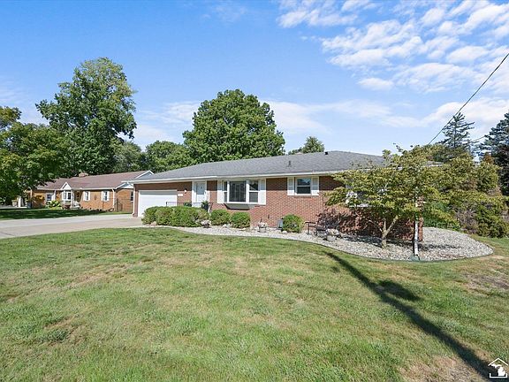3rd image of 9032 Lawrence Dr