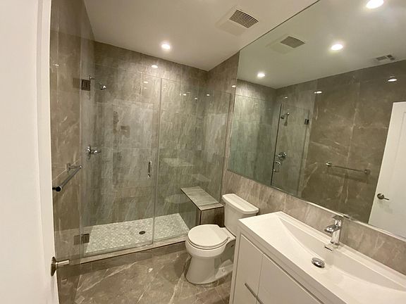 5th image of 400 N Gardner St #404