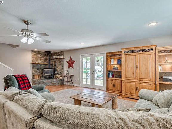 3rd image of 30807 NE Railroad Ave