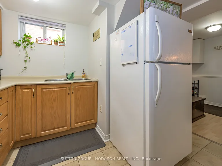 111 Lincoln Pl — Photo 4