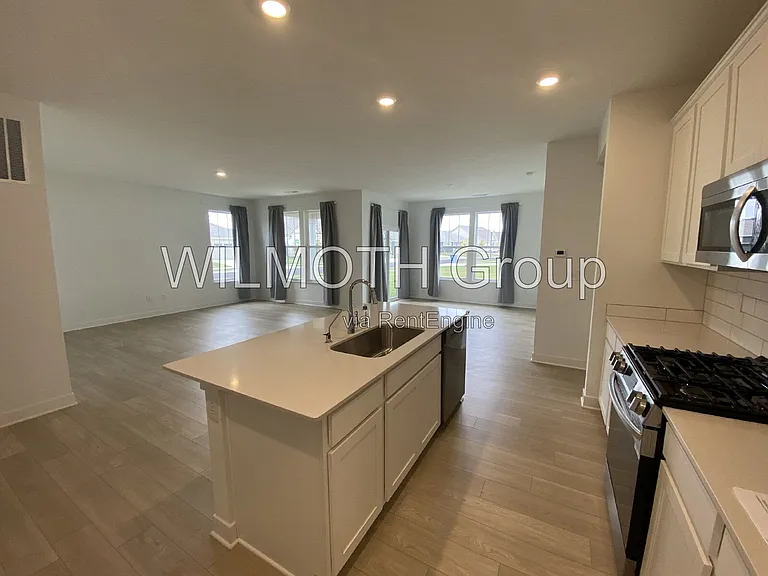 5102 Astor Way — Photo 5