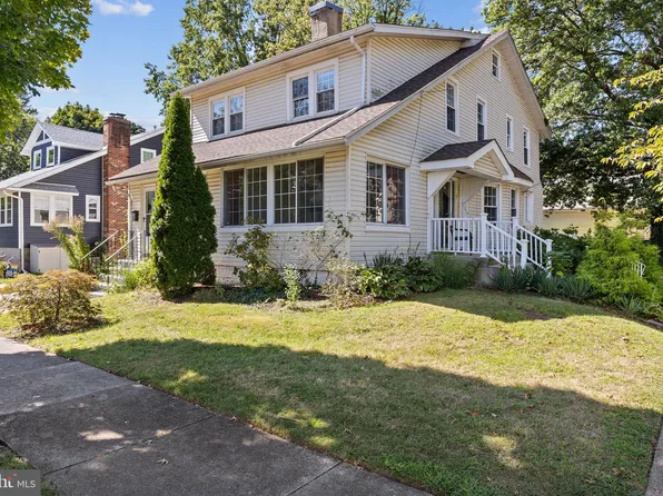 7 Lake Shore Dr, Collingswood, NJ 08108