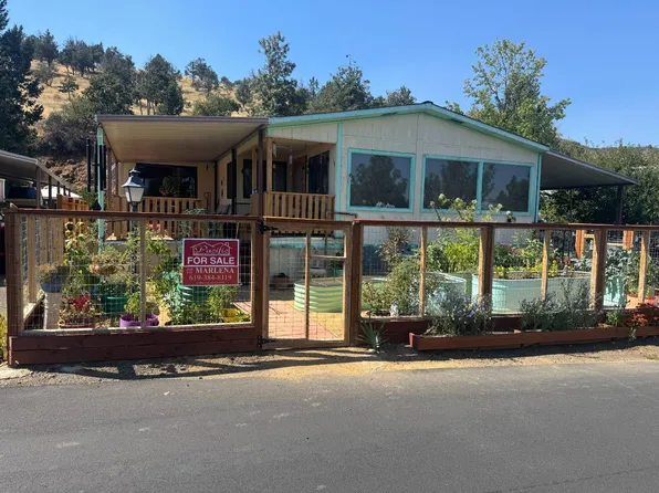 400 Hiram Page Rd #38, Yreka, CA 96097