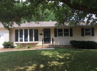 808 Woodside Dr, Iowa City, IA 52246
