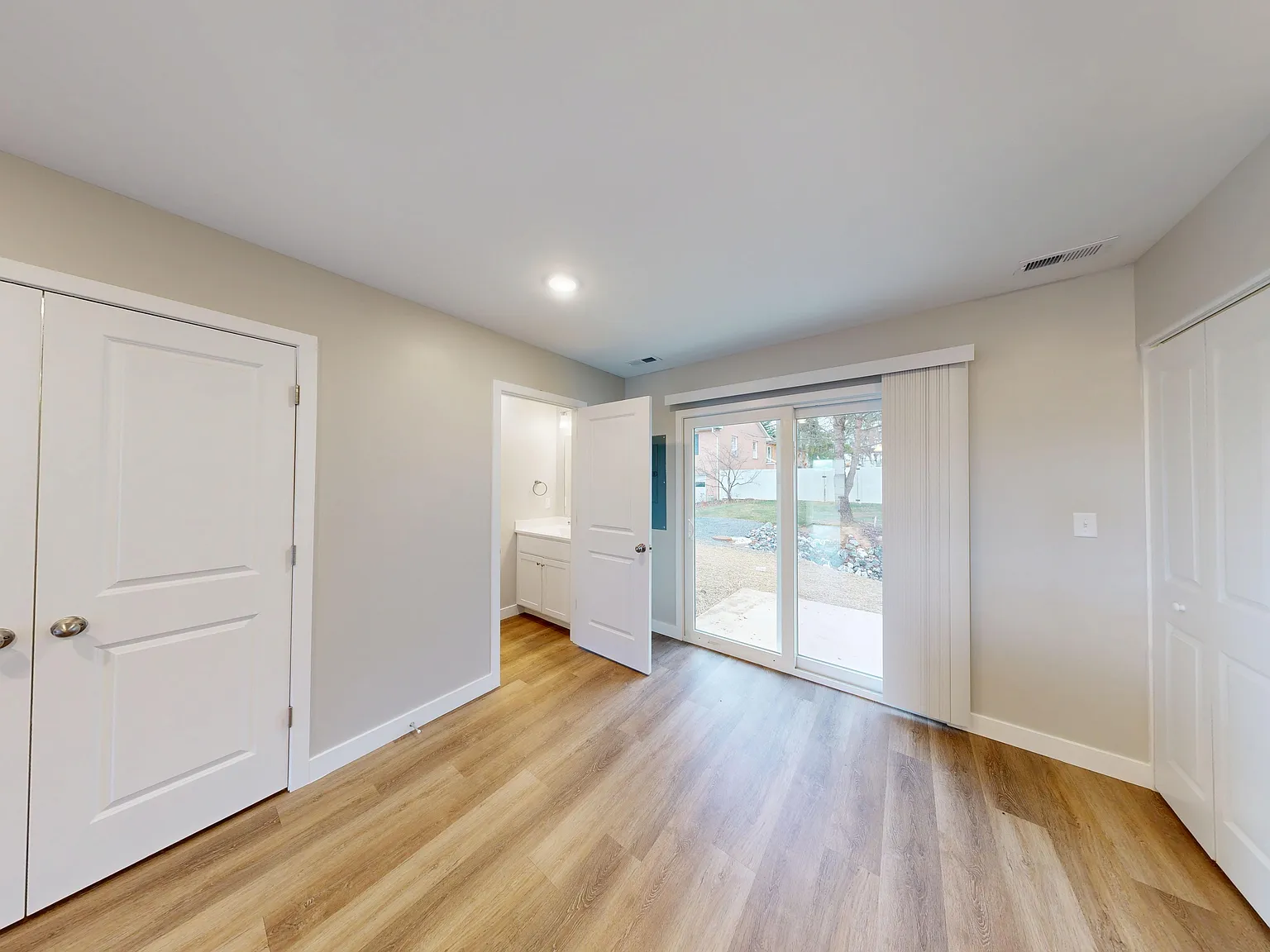 3 bed, 2.5 bath, 1224 sqft, $1,925 — Photo 2