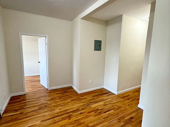 5th image of 2370 29th St APT 22
