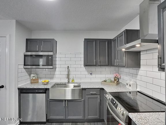 5th image of 8461 INDIA Avenue