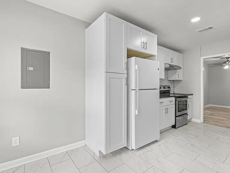 8066 Woodlake Dr — Photo 14